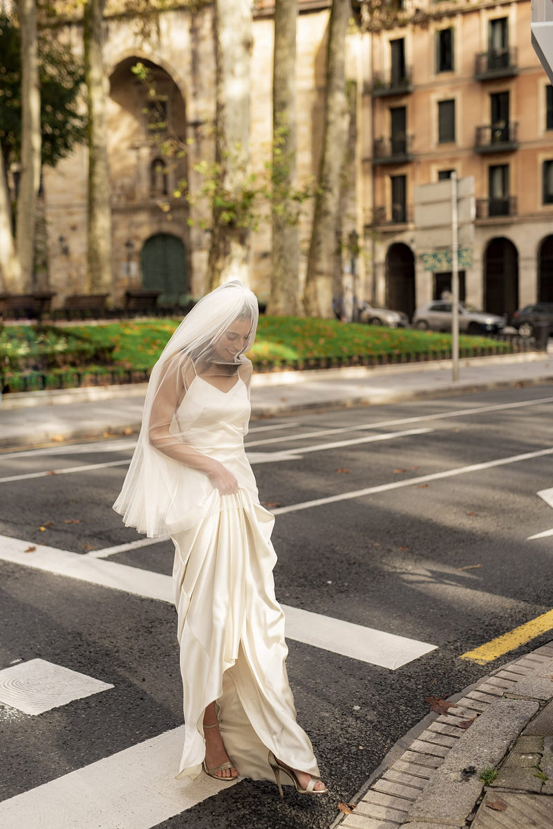 Dorotea with Short tul veil | Wedding dress | Sophie et Voilà